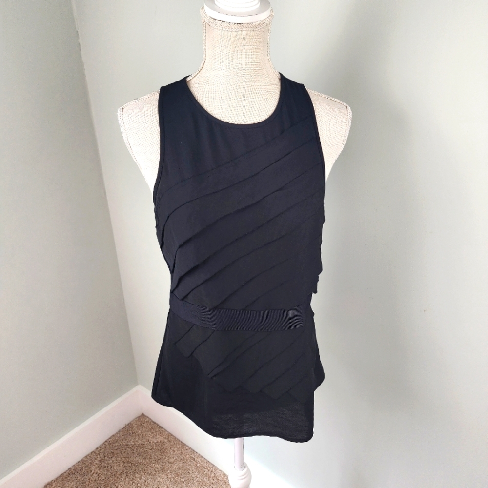 BANANA REPUBLIC WOMEN'S SLEEVELESS TIERED LAYER WAVE FRONT TOP SIZE 6 BLACK